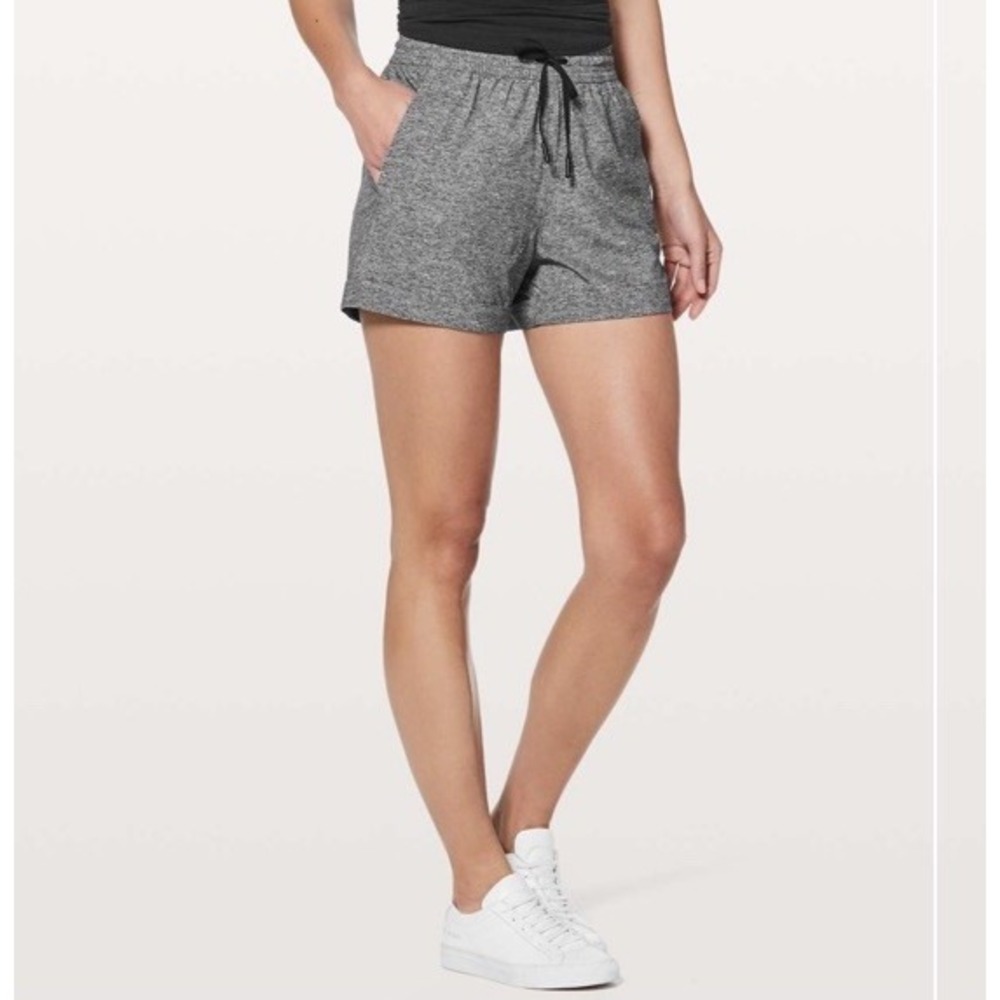 Lululemon Spring Break Away Short *4-way Stretch 3" Sz 6 Heather Lux Multi Black